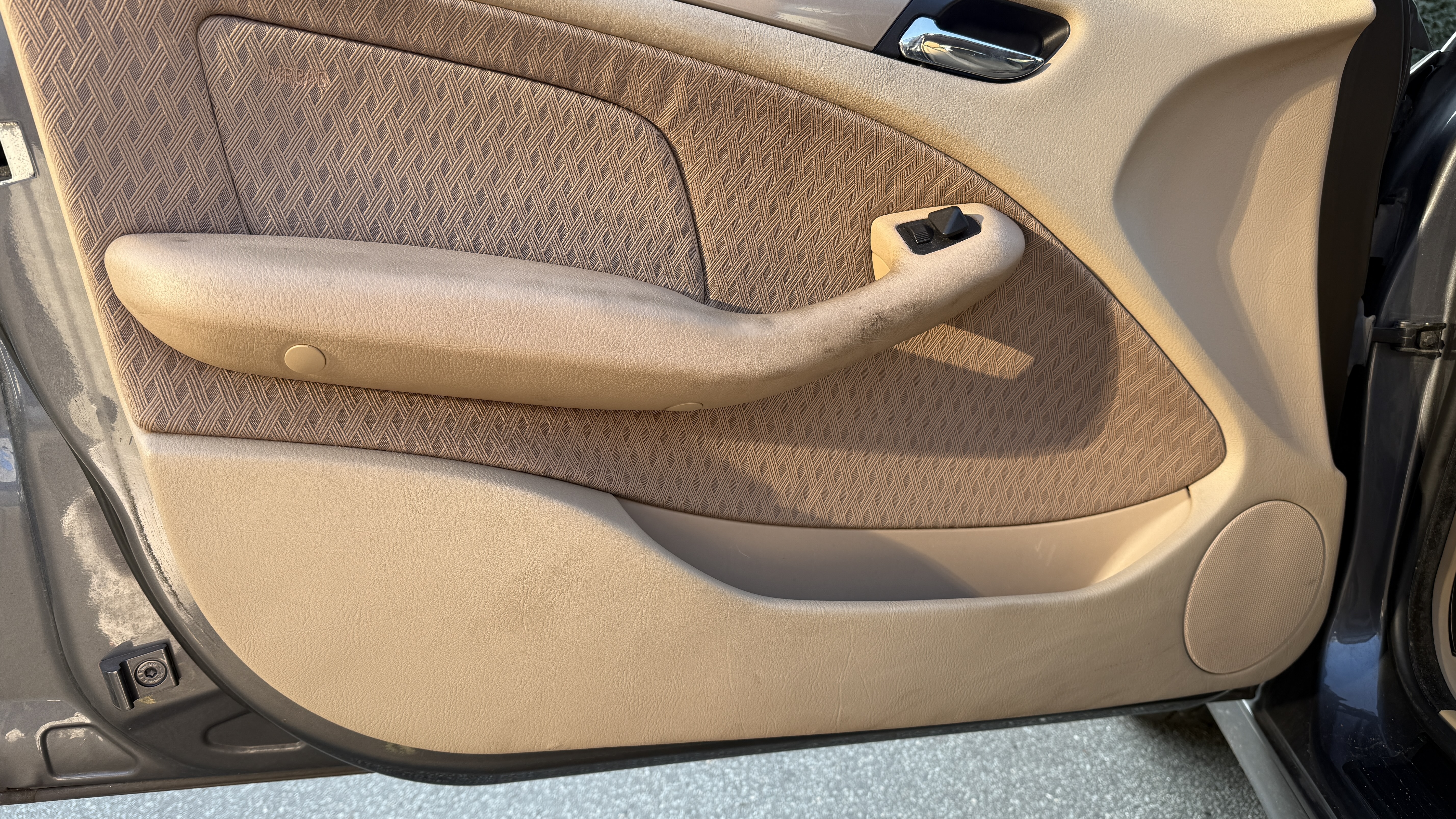 Lederpflege & Kunststoffaufbereitung - Vorher